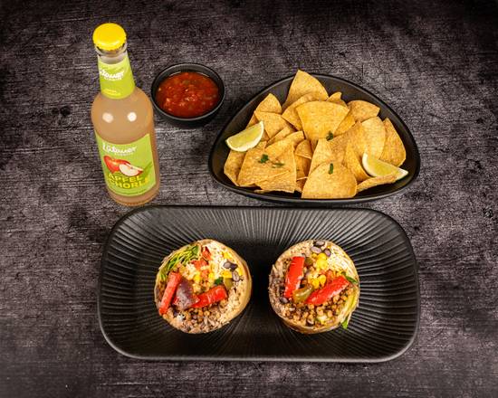 Small Burrito Menü mit Chips, Dip und Getränk 