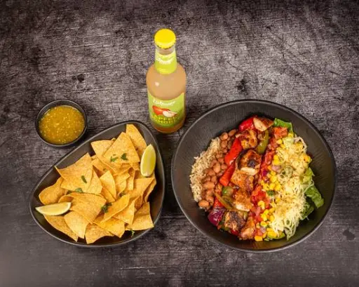 Bowl Menü mit Chips, Dip und Getränk 